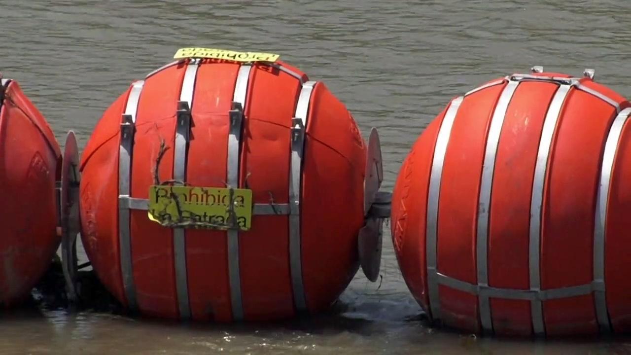 Migrants' perilous trip past buoys, razor wire to reach Texas
