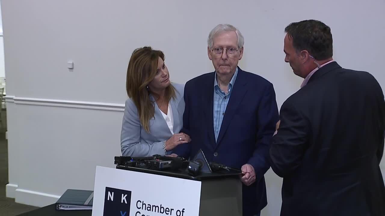 Sen. Mitch McConnell freezes up during questioning at Covington forum