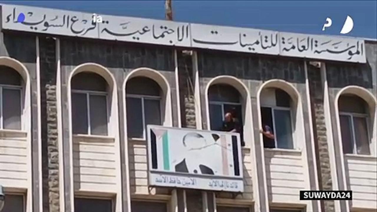 Protesters destroy pictures of Hafez al-Assad in south Syria