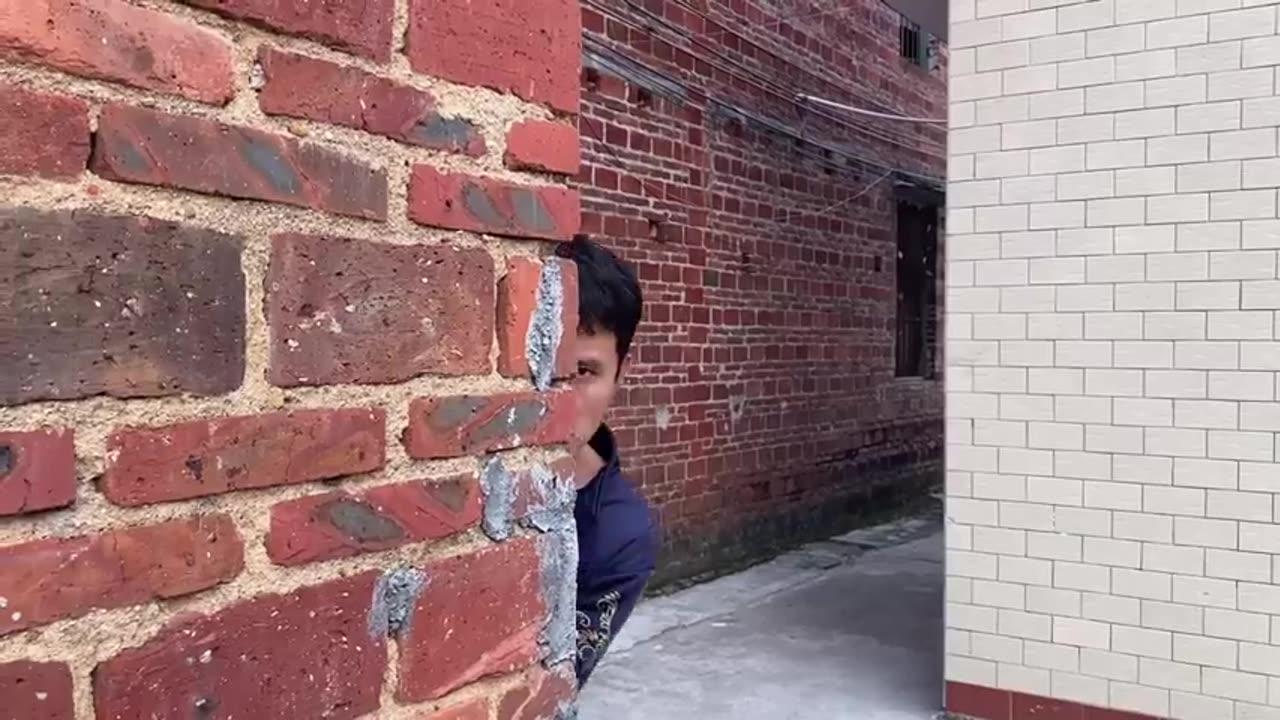 *IMPOSSIBLE TO WATCH UNTIL THE END WITHOUT LAUGHING* I DOUBT YOU WON'T LAUGH