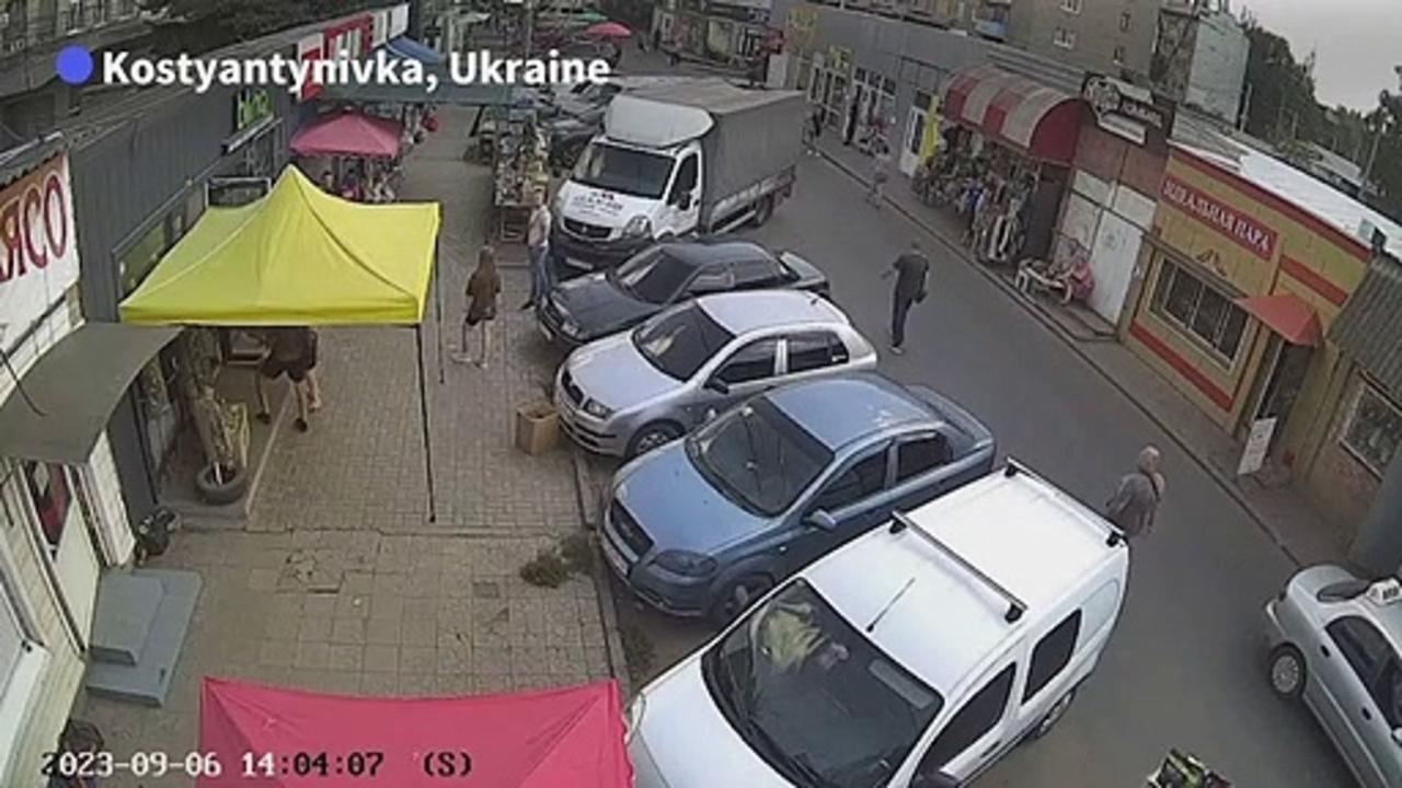 Russian strike kills at least 17 in east Ukraine market