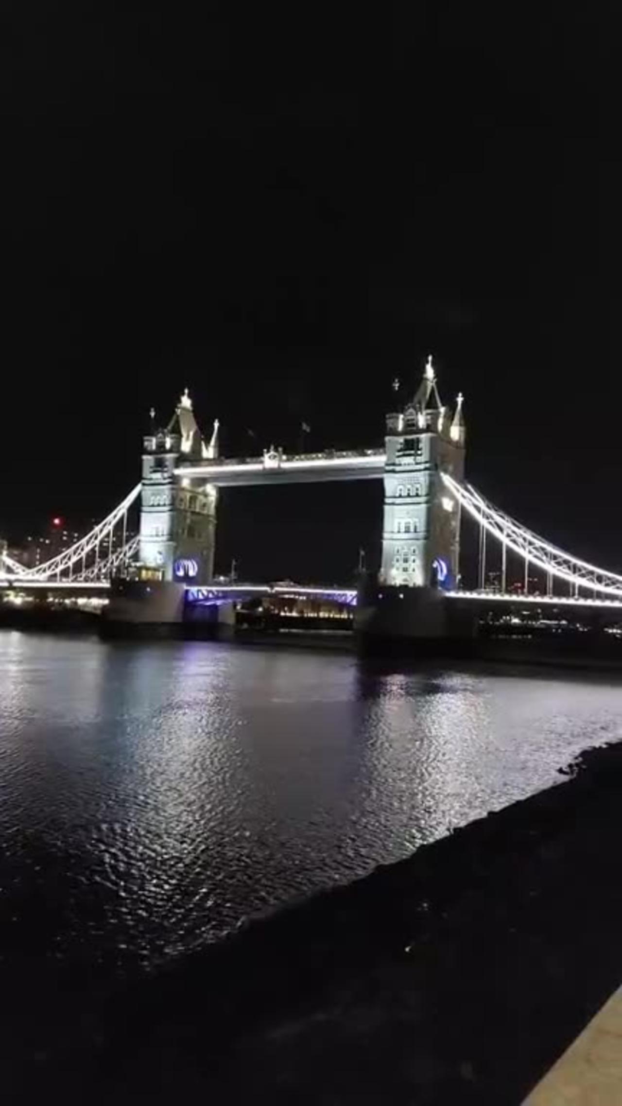Live Blue Super Moon in London 31 Aug 2023 Beautifull Night View
