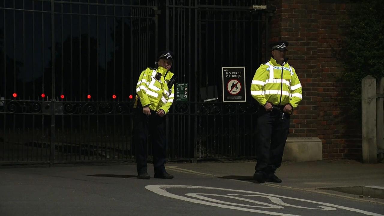 Police search Richmond Park for escaped terror suspect