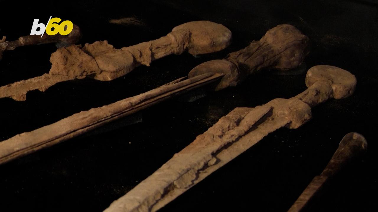 Hidden Stash of Ancient Roman Swords Found in Dead Sea Cave.mp4