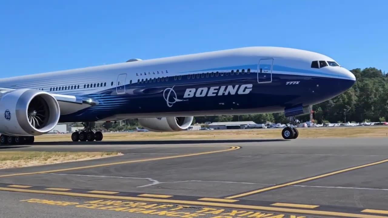 Boeing 777X Taxiing