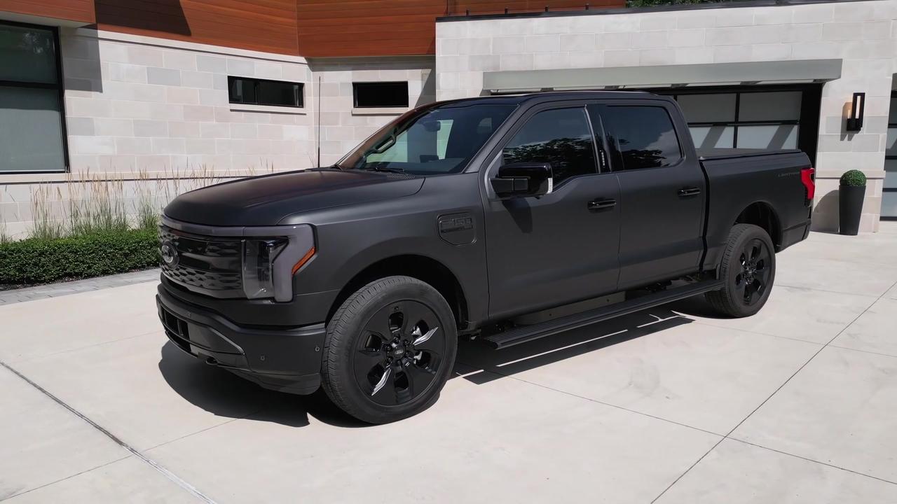 2024 Ford F-150 Lightning Platinum Black Exterior Design