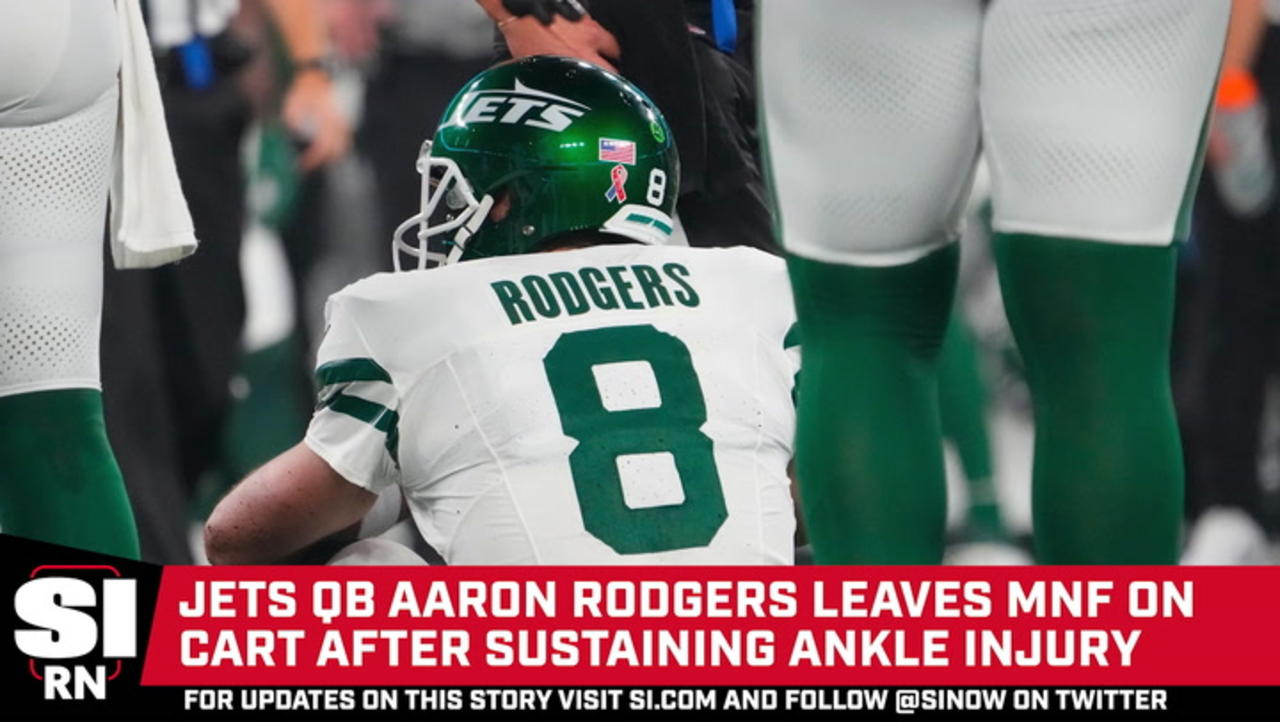 Aaron Rodgers Leaves MNF With Injury