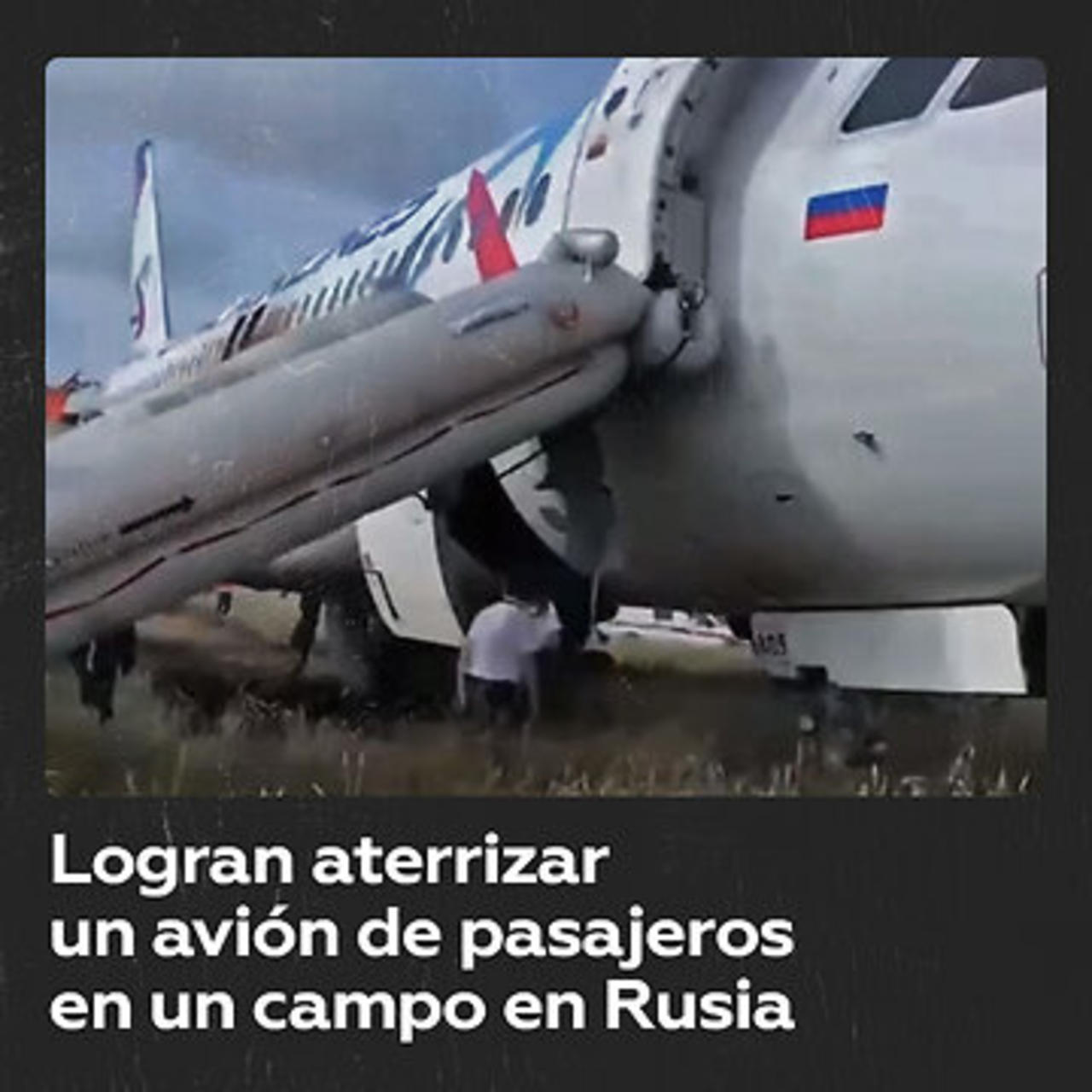Avión ruso con más de 160 personas a bordo aterriza de emergencia en un campo