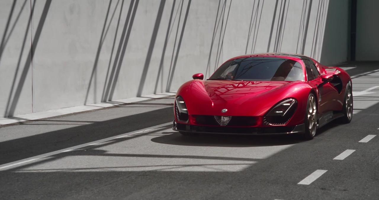 Alfa Romeo 33 Stradale Driving Video