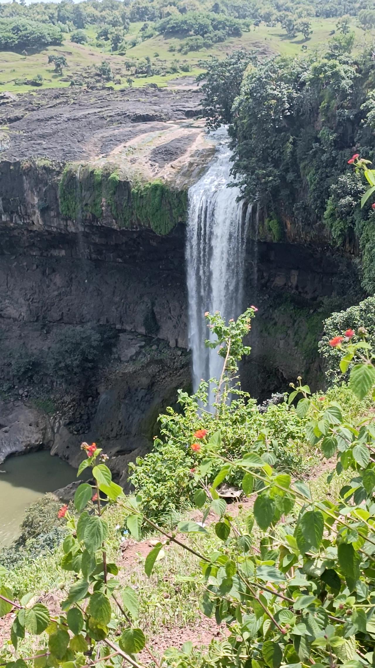 Exploring the Natural Beauty of Tincha Waterfall | Indore, Madhya Pradesh