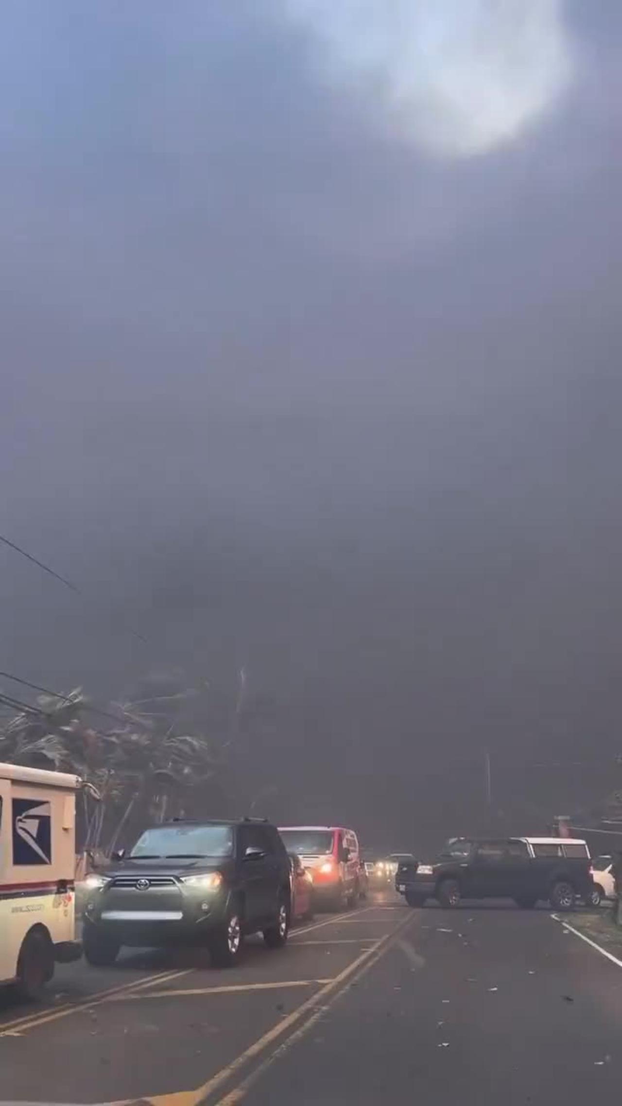 🤯Check out these incredible Hurricane Force Winds in #LahainaFires