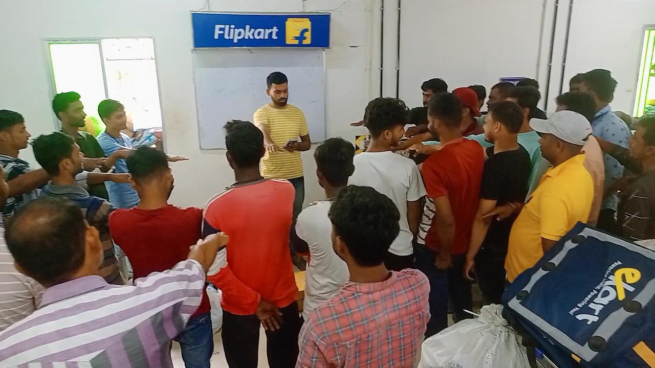 Flipkart delivery boys are taking oath today