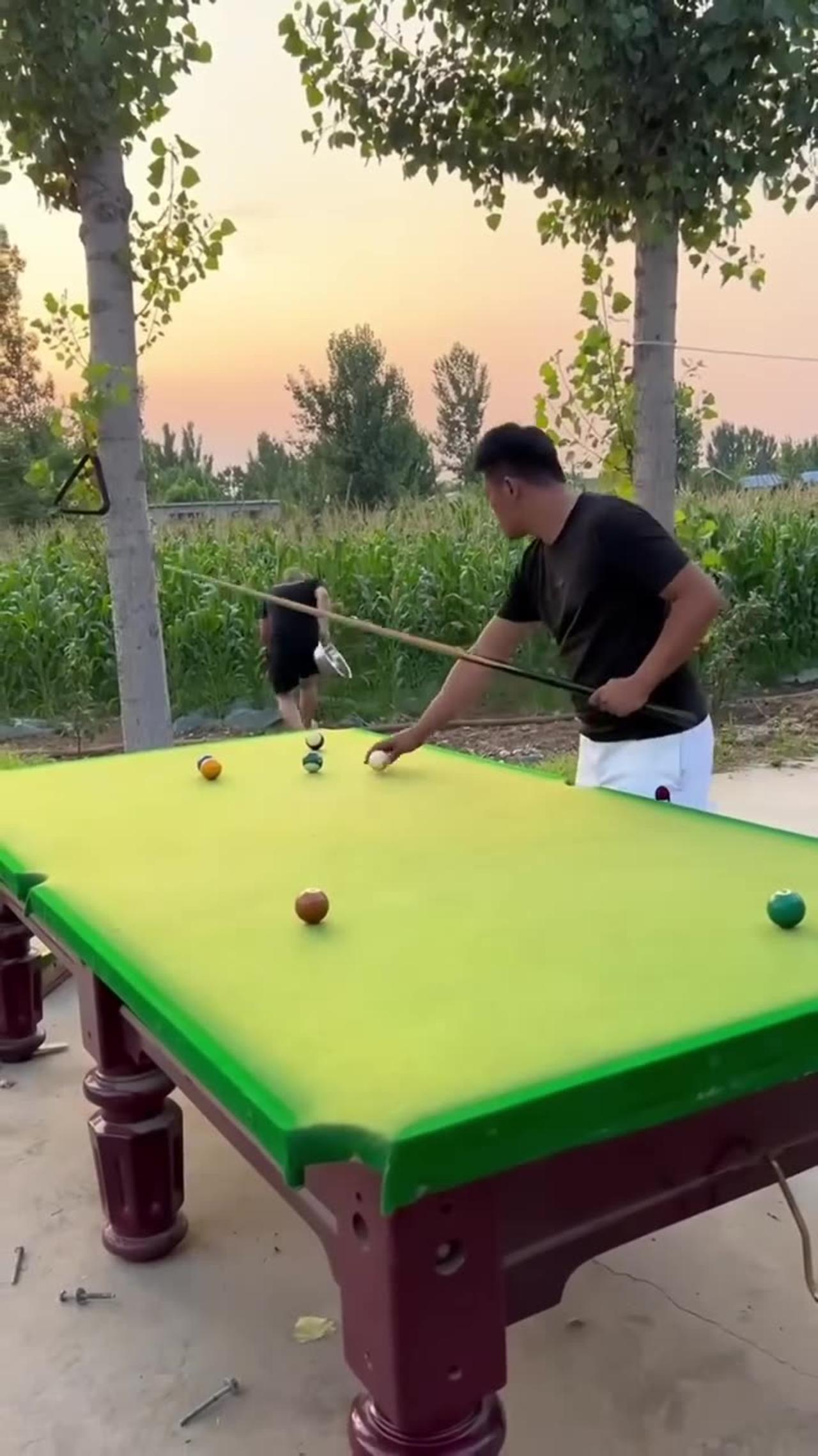Funny-video-billiards