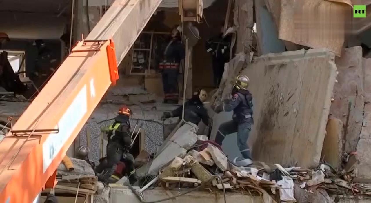 Concrete slab falls on emergency workers during search and rescue in Moscow Region