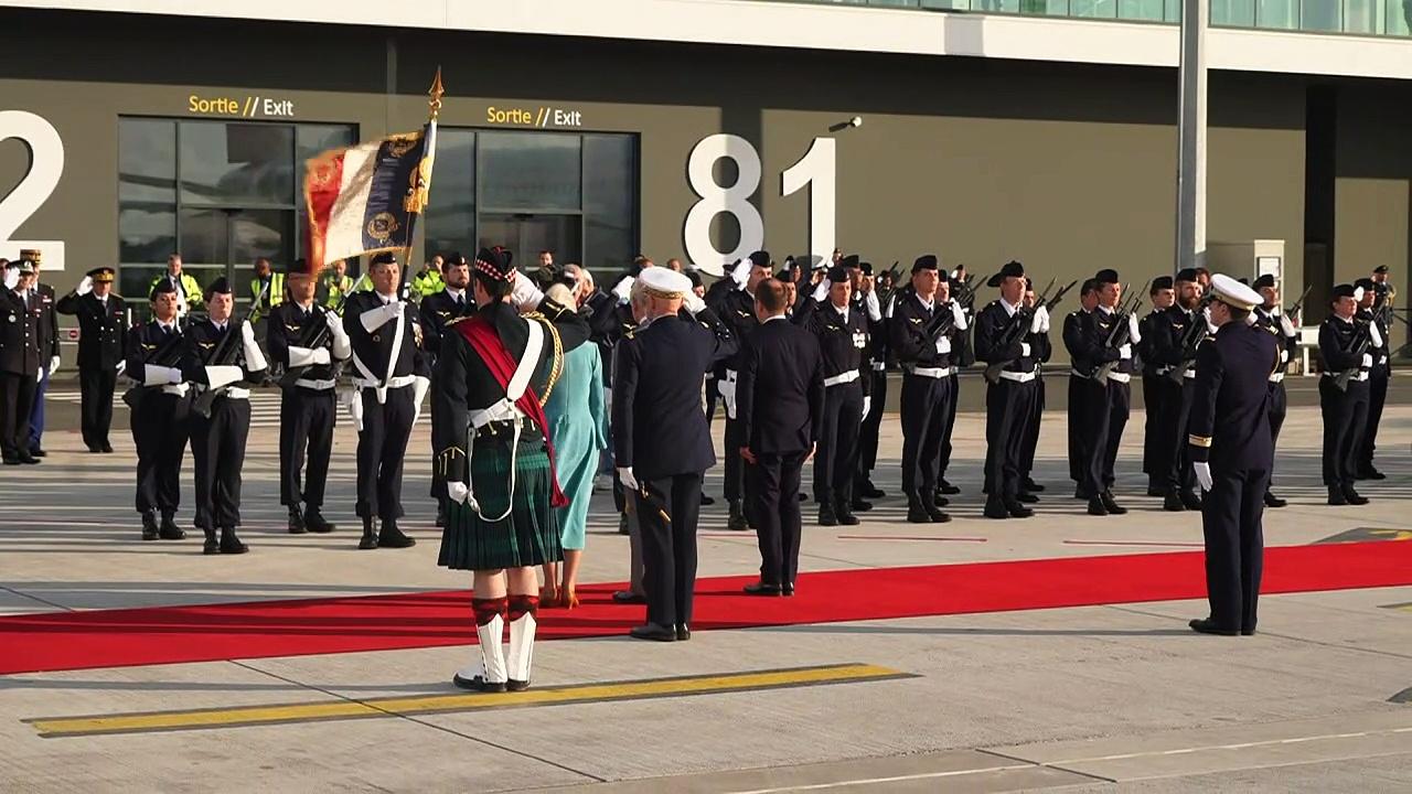 The King and Queen bid adieu to France