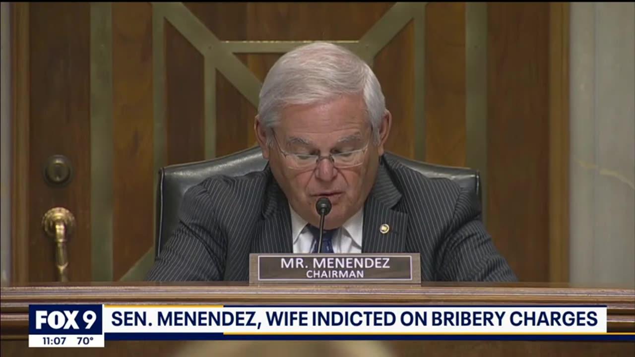 This story DOES NOT MAKE SENSE  DEMOCRATSenator Menendez indicted on bribery charges