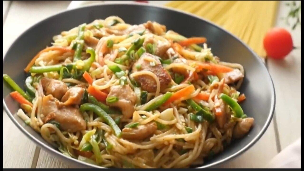 Street Style chicken chow mein 🍜,Easy chicken chow mein 🍜