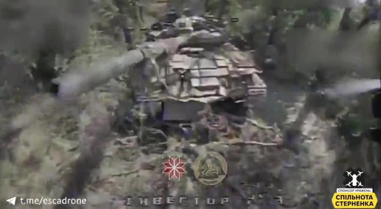 💥 Ukraine Russia War | Ukrainian FPV Loitering Munition Strikes Russian T-80BV Hidden in a Tre | RCF