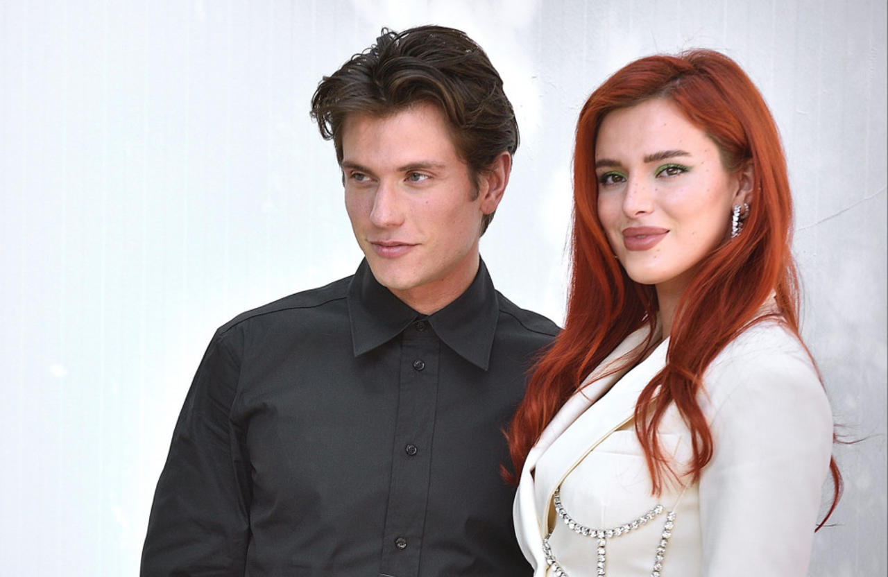 Bella Thorne  and Benjamin Mascolo used to have threesomes