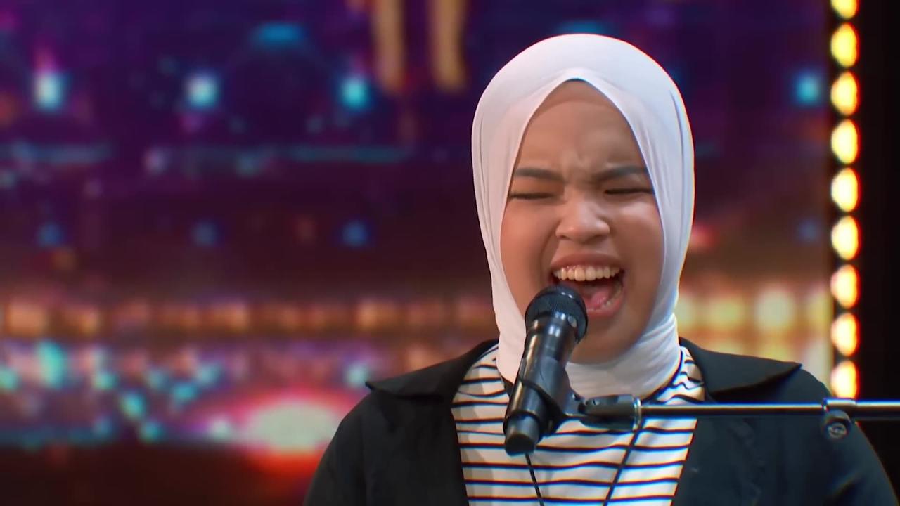 Golden Buzzer! Simon Cowell Asks Blind Singer Putri Ariani to Sing Second Song on AGT 2023