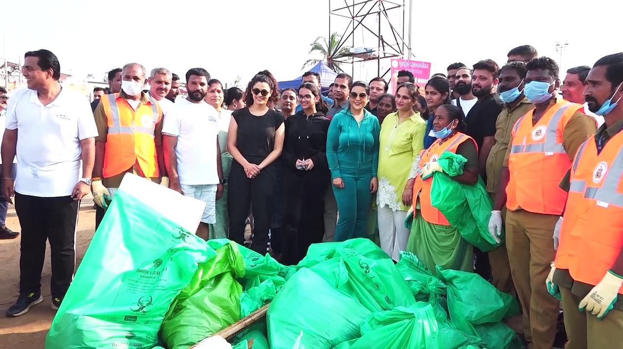 Celebs lead beach clean-up drive after Ganpati Visarjan