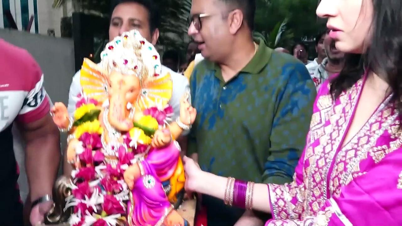 Divya Khosla Kumar bid adieu to Ganpati Bappa