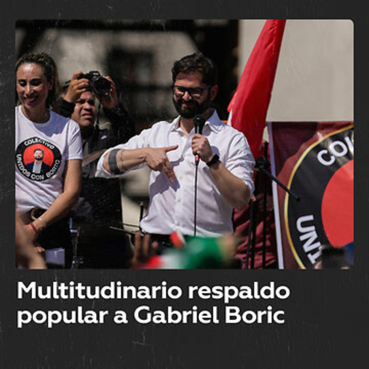 Miles de chilenos expresan su respaldo a Boric frente al palacio presidencial