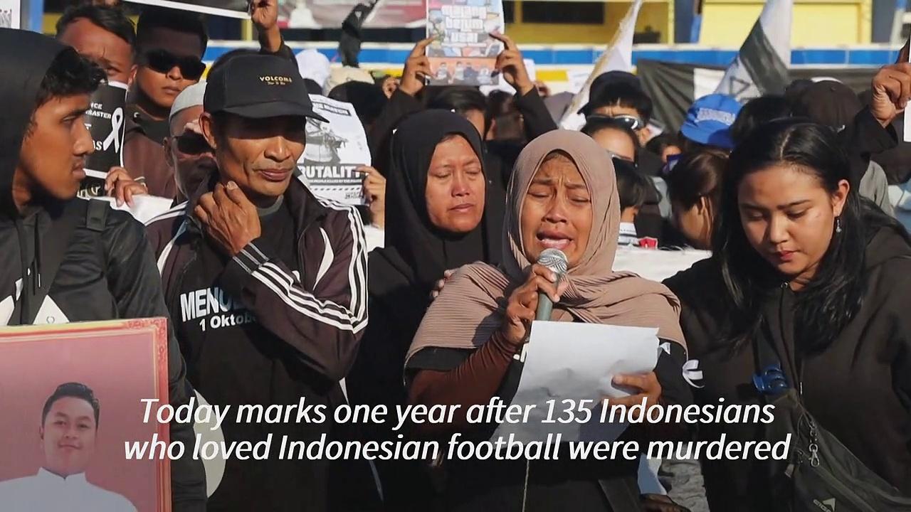 Indonesians pay tribute to victims of stadium crush