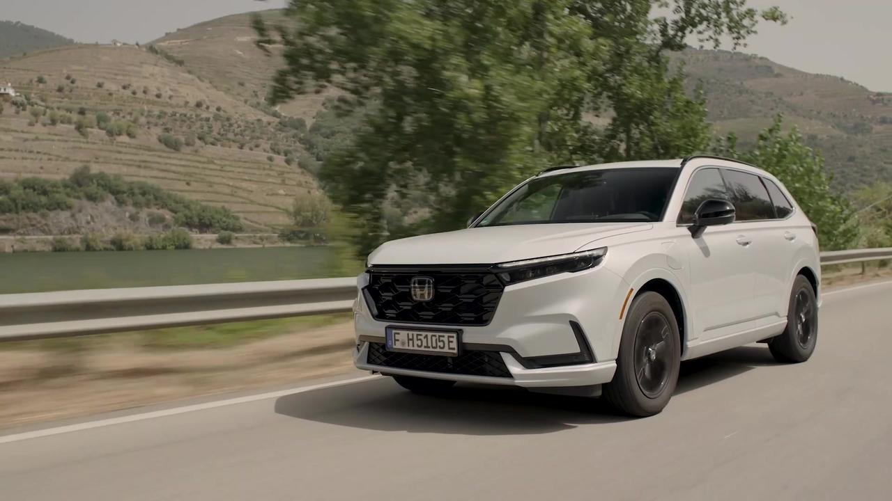 2023 Honda CR-V e:PHEV in Diamond Dust Metallic Driving Video
