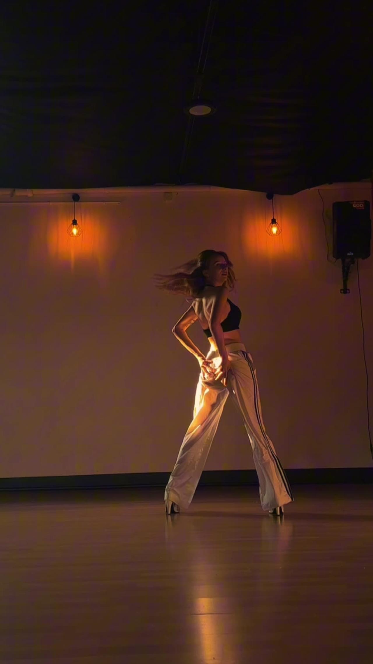 ArianaGrande dance viral video #arianagrande #dance #trending