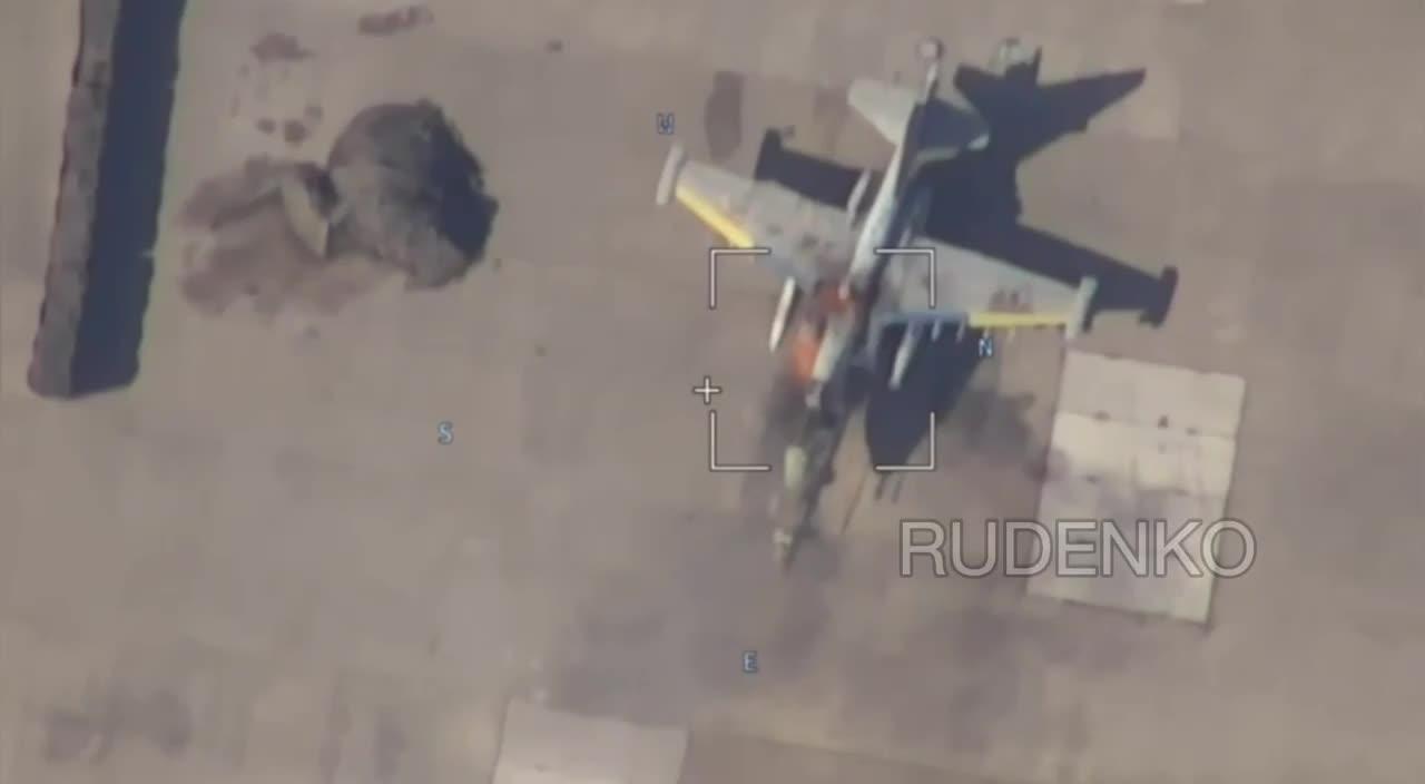 Ukrainian SU-25 destroyed by new loitering ammunition with a range of up to 120km