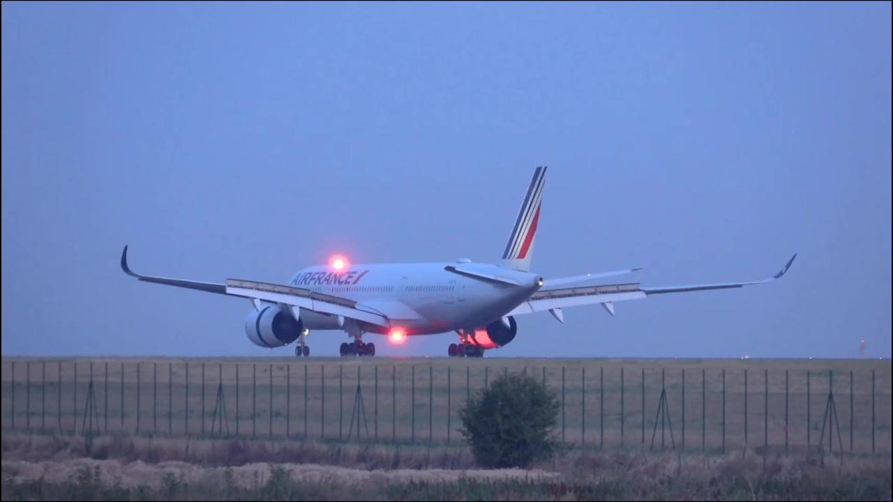 Plane Spotting At Paris Charles de Gaulle CDG