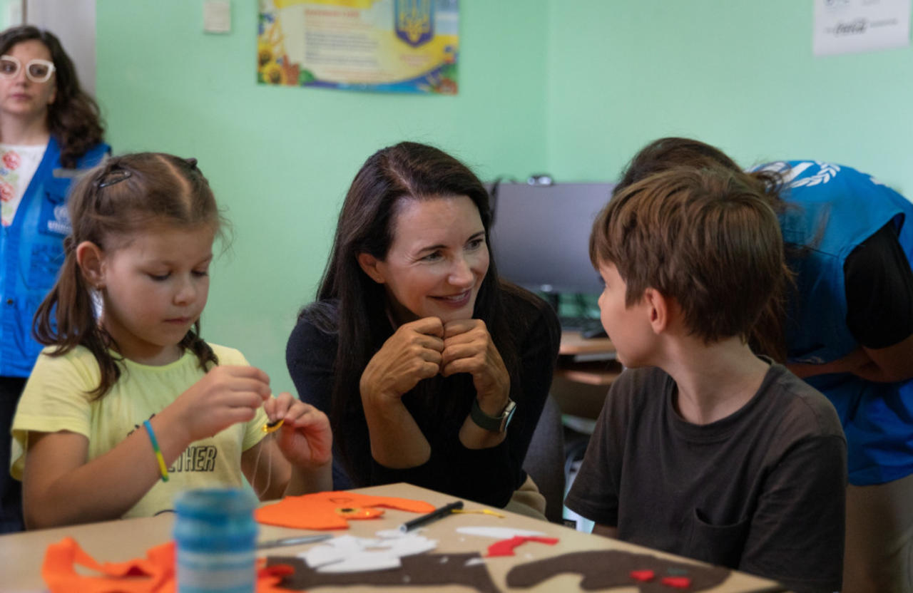 Kristin Davis feels guilty about her life amid the ongoing war in Ukraine