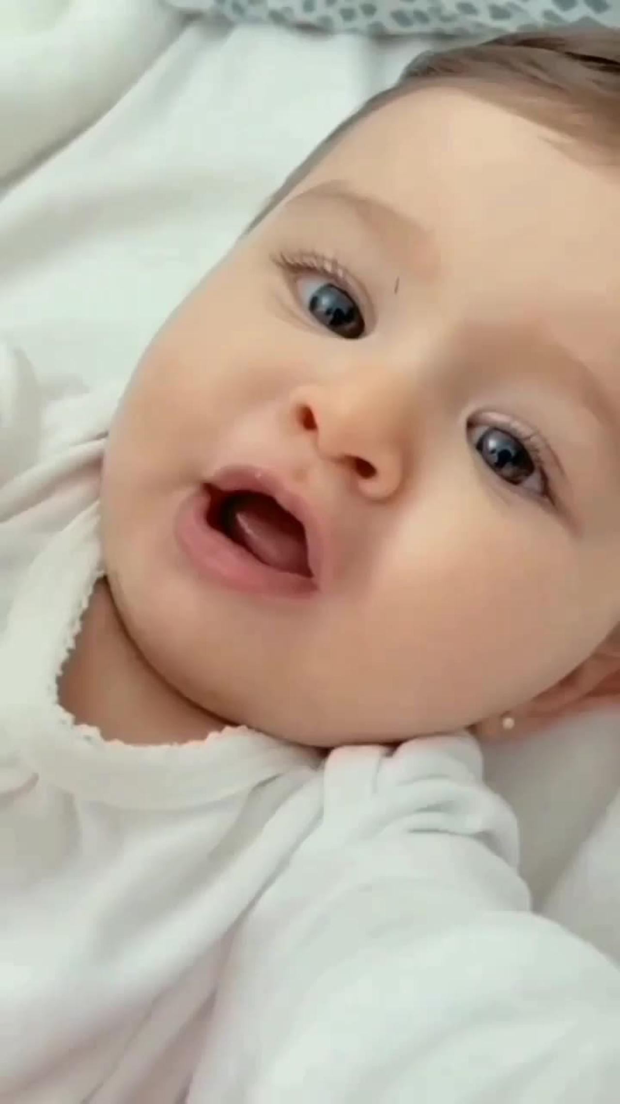 Baby is playing | cute baby🥰 baby girl🥰 cute baby girl🥰