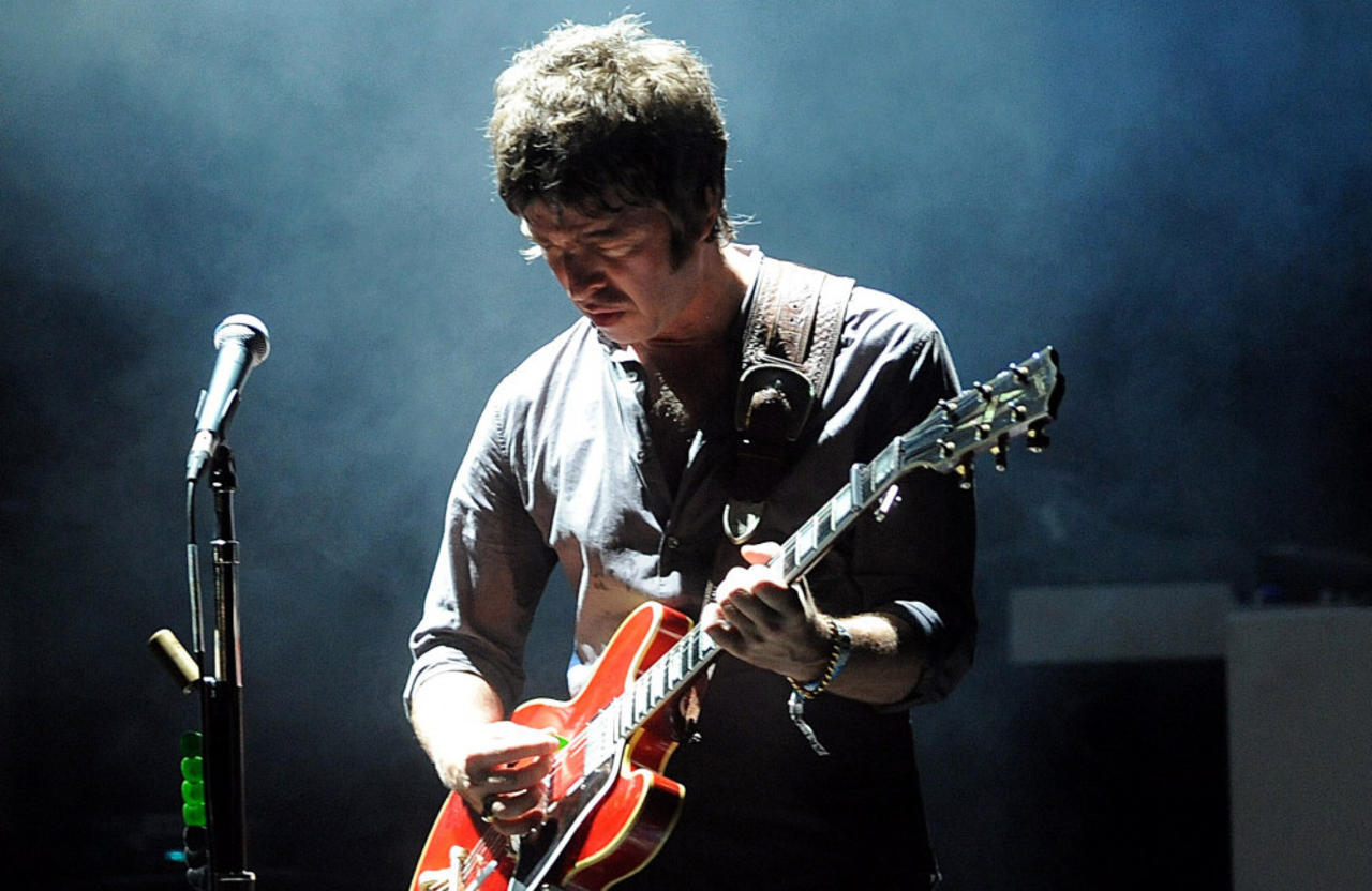 Noel Gallagher says that Liam is trying to rewrite Oasis history