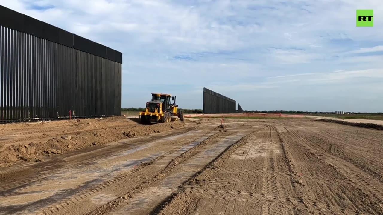 US-Mexico border wall resumes construction