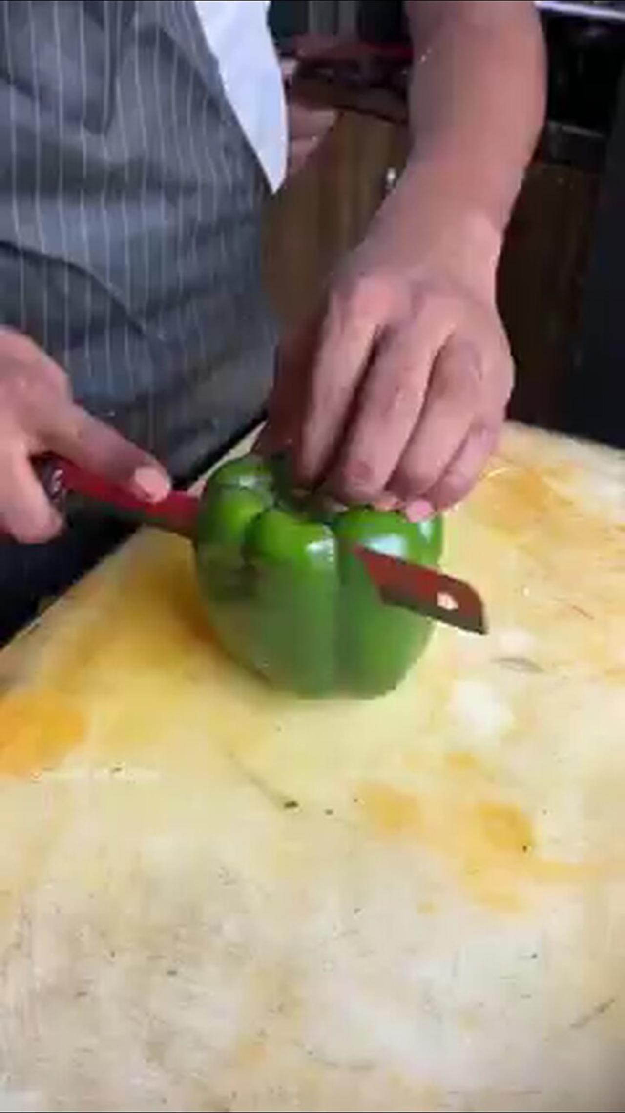 the making of spring roll in India - One News Page VIDEO