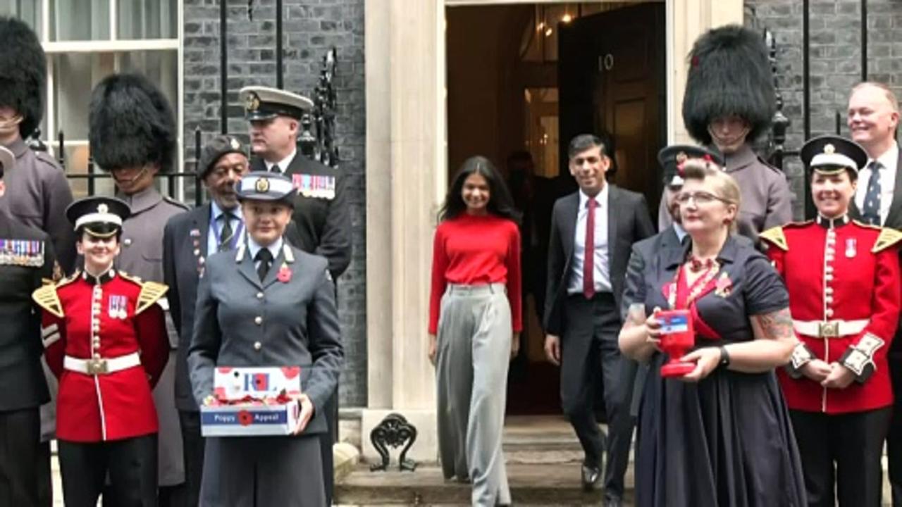 Rishi Sunak and his wife buy poppies in Downing Street