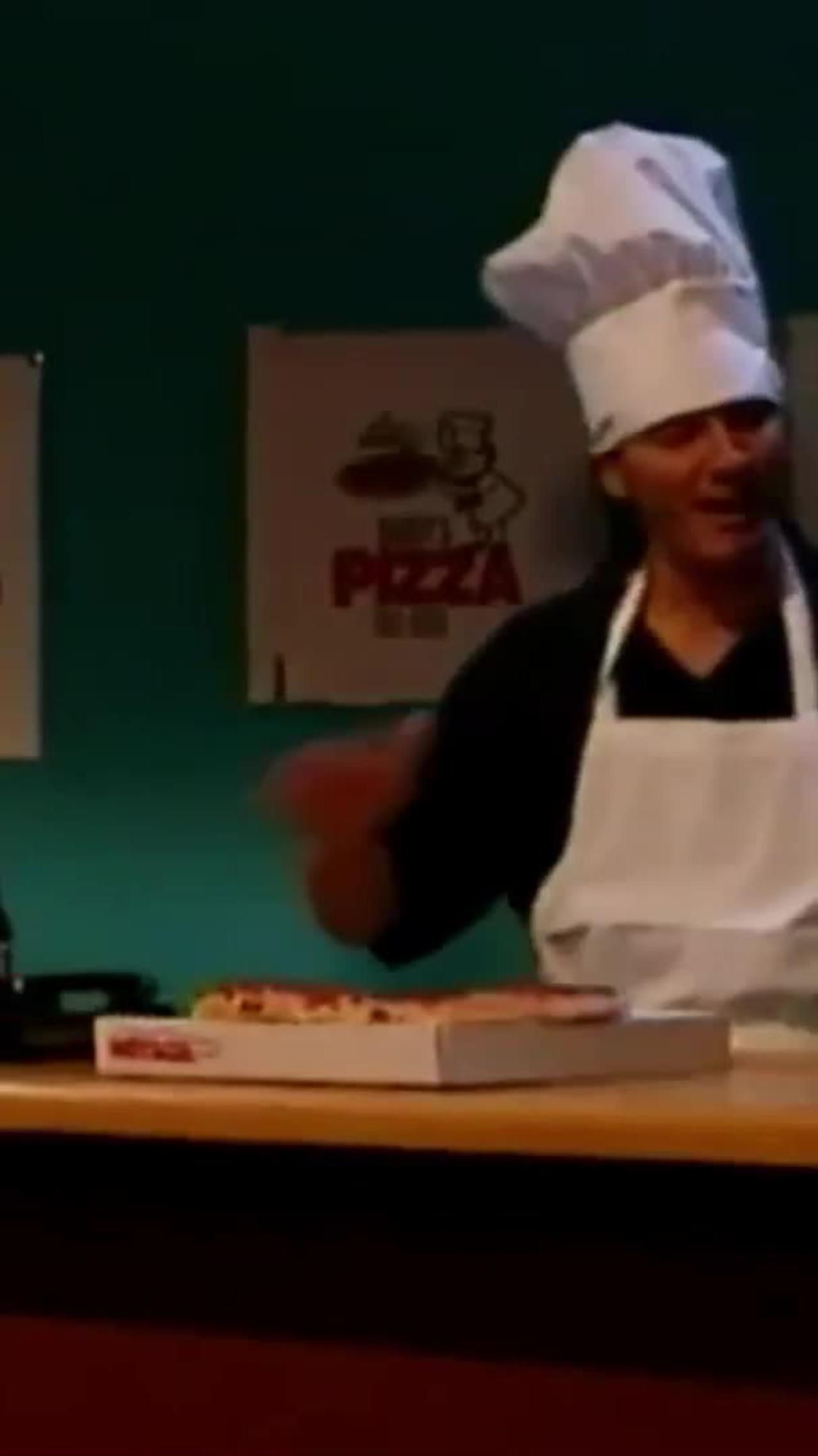 Really authentic Italian Pizza Man - One News Page VIDEO