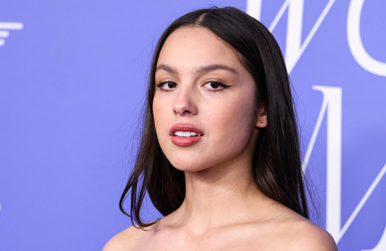 Olivia Rodrigo is reportedly dating actor Louis - One News Page VIDEO