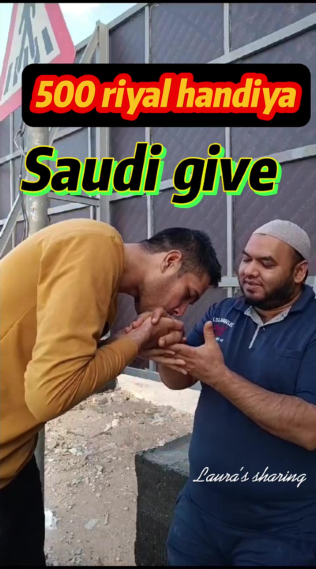 Saudi kafeel give gifts 500 riyal #viralvideo