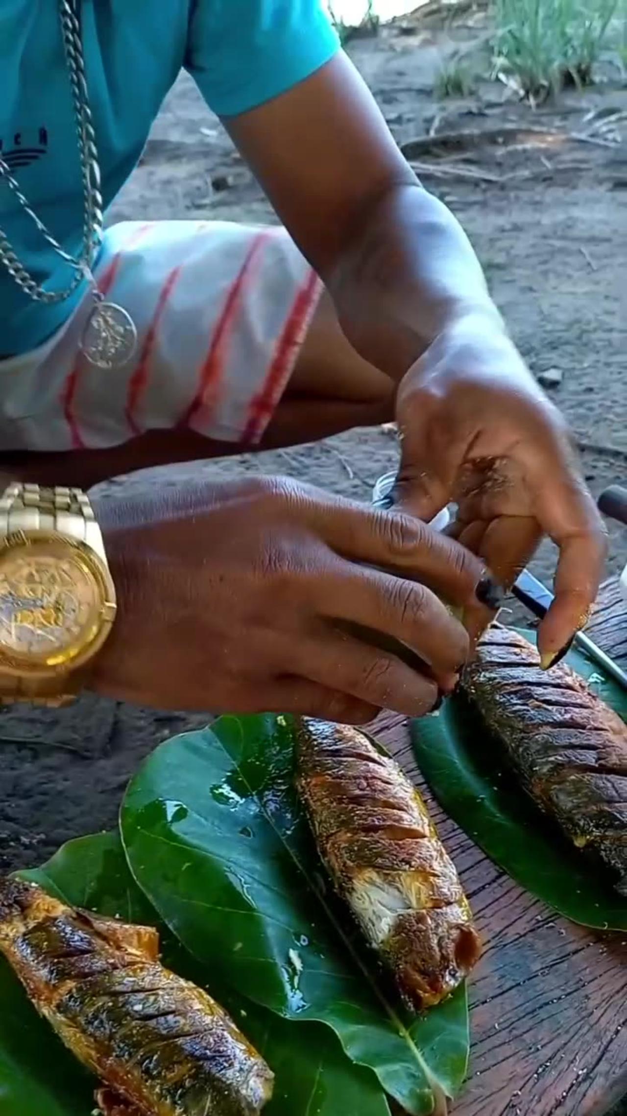 eating mackerel fish fried in palm oil