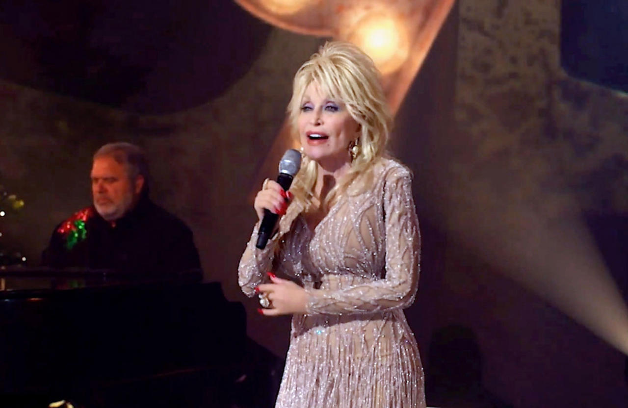 Dolly Parton is turning her life story into a Broadway show