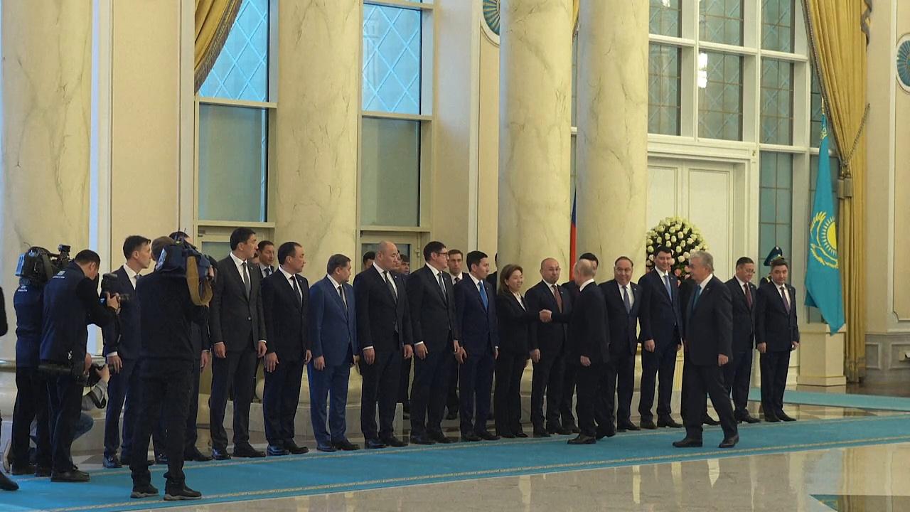 Kazakh President welcomes Russian President Vladimir Putin in Astana