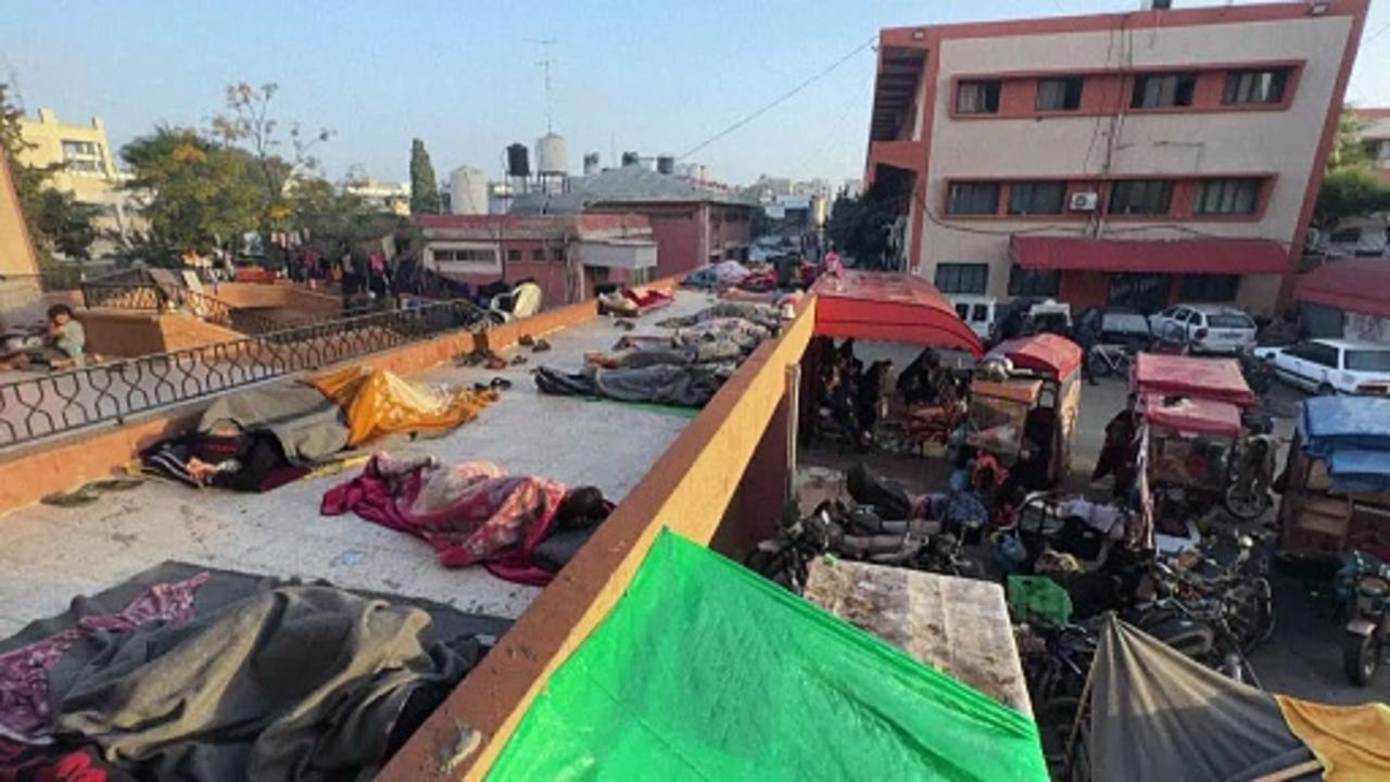 Displaced Gazans camp outside Khan Yunis hospital in the south