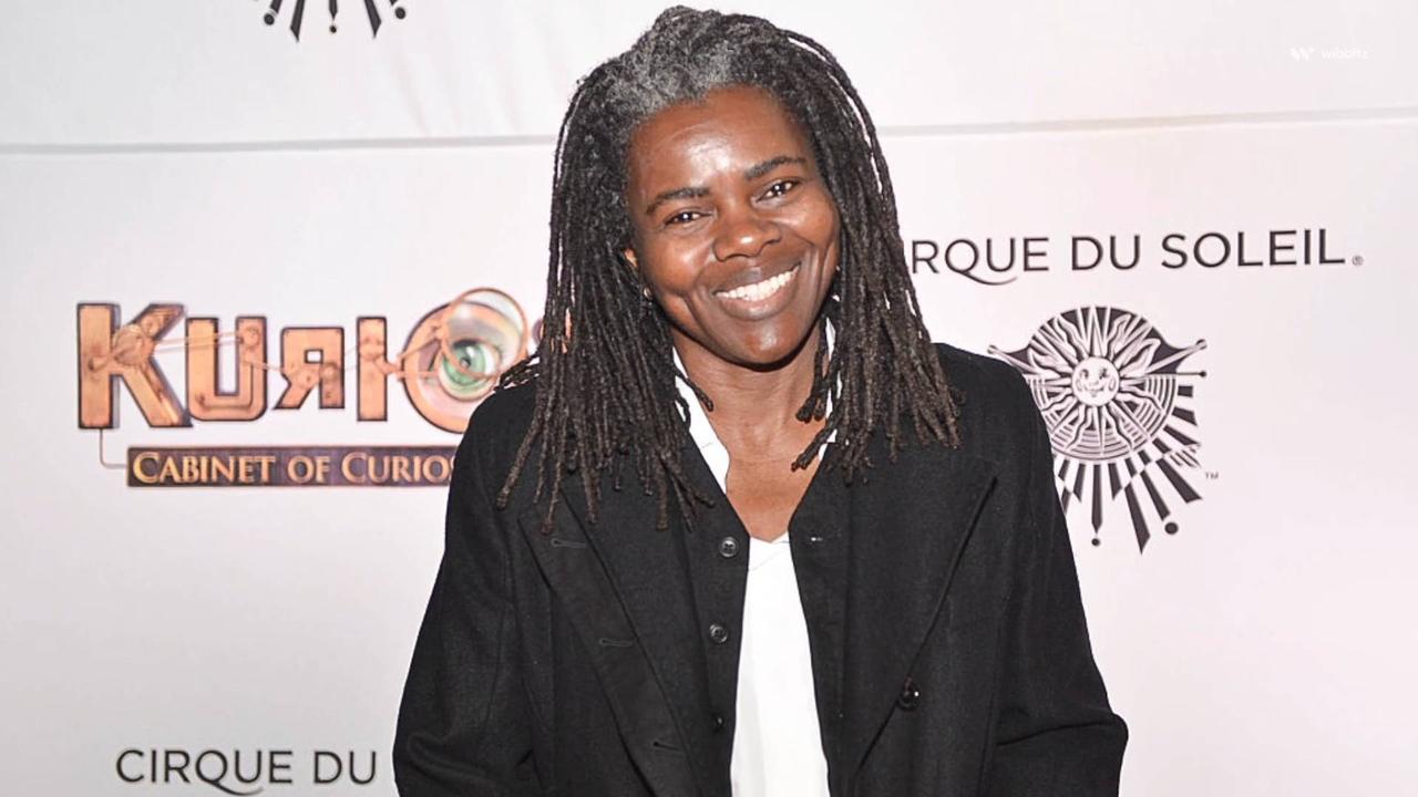Tracy Chapman Is 1st Black Songwriter to Win CMA Song of the Year