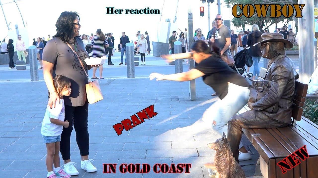 owboy_prank in Gold Coast. super reactions.statue prank