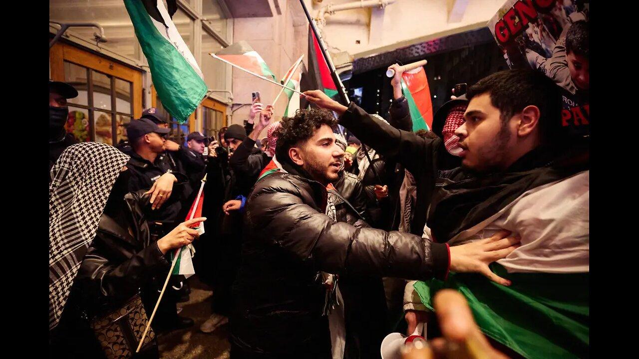 CHAOS IN NYC: Hundreds DEFY Police, OCCUPY Grand Central in Gaza OUTCRY