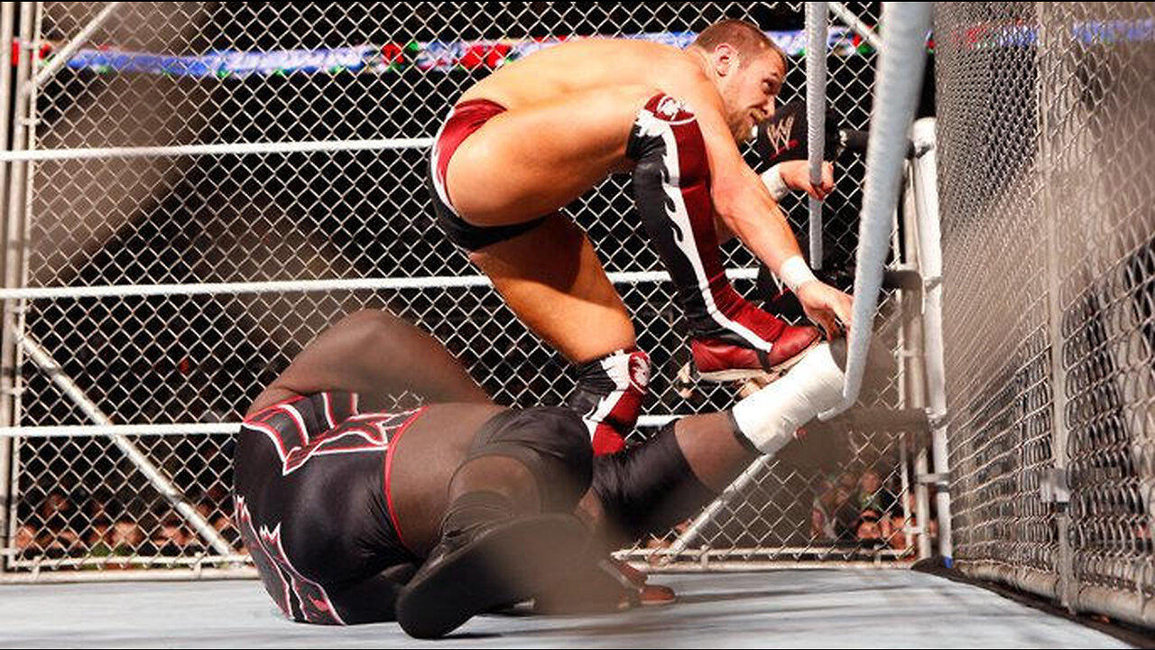 SmackDown: Mark Henry vs Daniel Bryan– World Title Steel Cage Match (11-29-11)