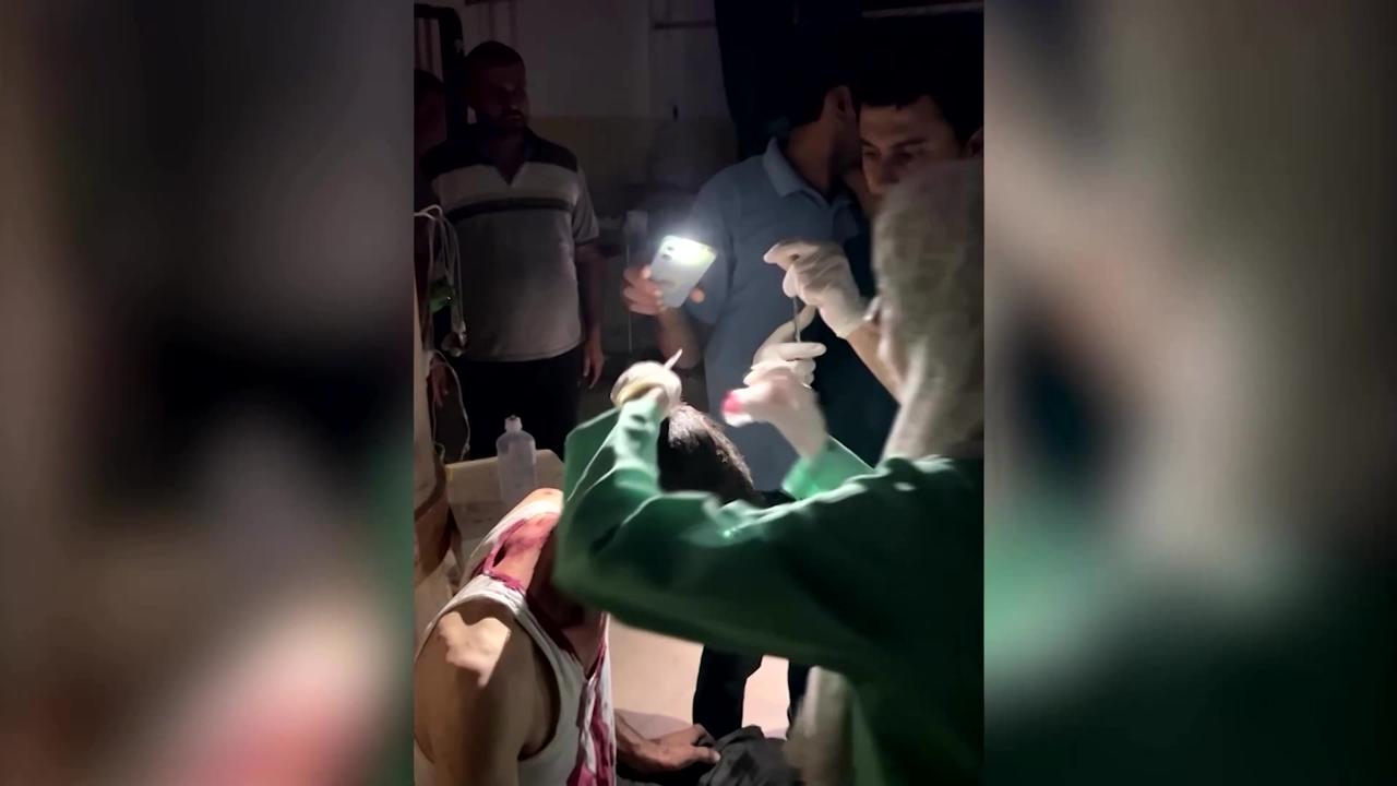 Gaza hospital staff stitch wound under torchlight